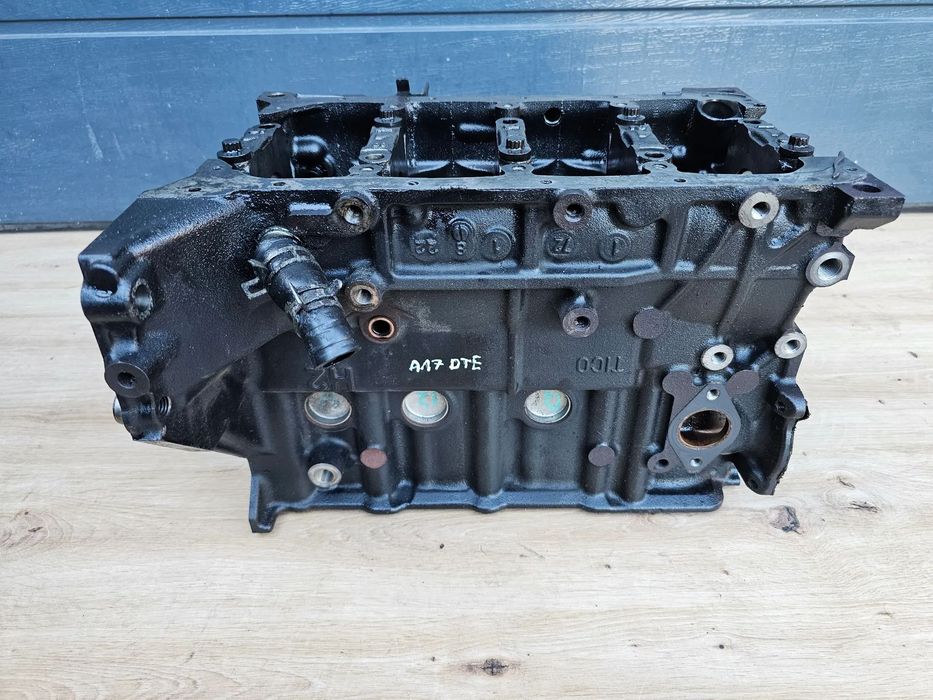 BLOK SILNIKA OPEL ASTRA J MERIVA B ZAFIRA C MOKKA 1.7 CDTI A17DTE 2360040