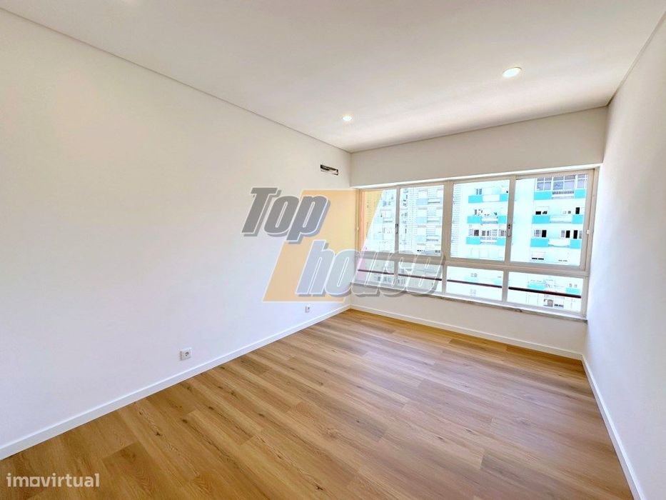 Apartamento T2 totalmente remodelado Costa de Caparica