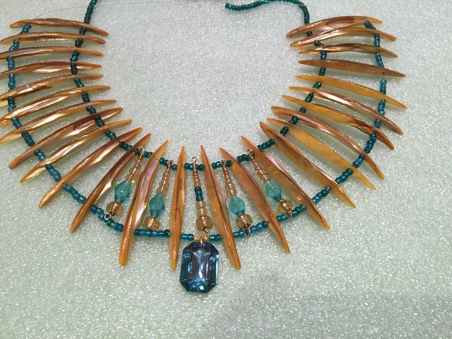 Эффектное украшение колье