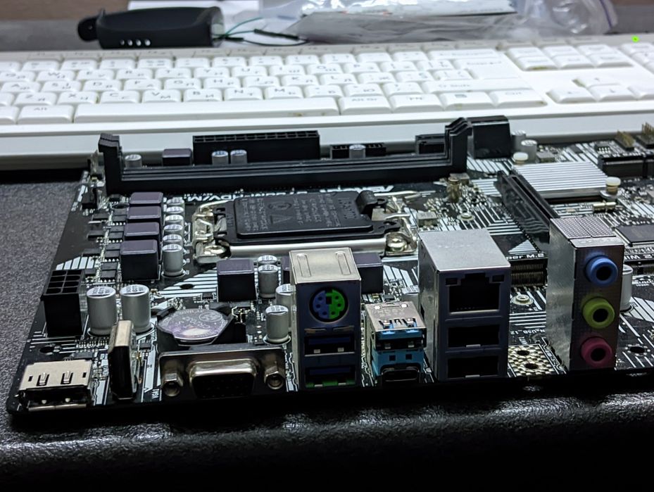 Материнська плата ASRock B760M-HDV/M.2 D4