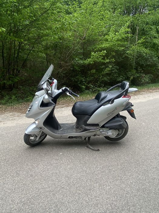 Skuter Kymco GranDink 125.
