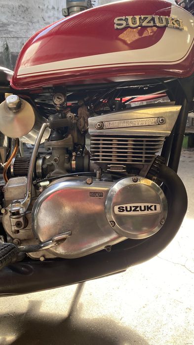 Moto Suzuki 380 gt