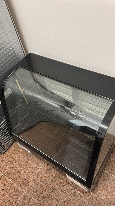 Vitrine Frigorífica Seminova – 1 Ano de Uso!