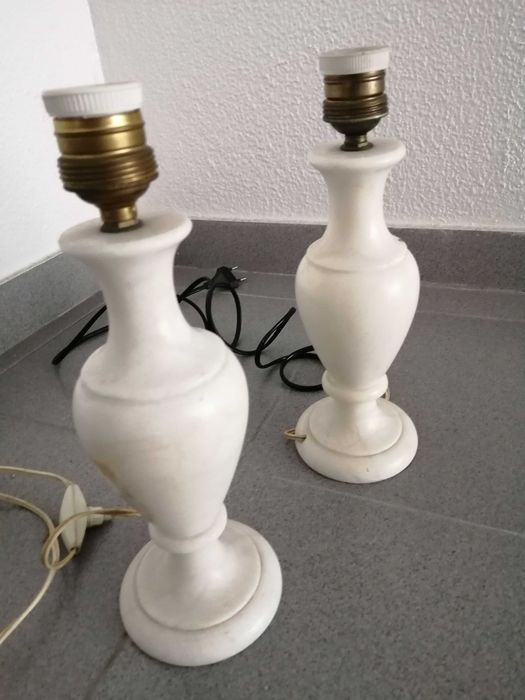 Conjunto de 2 candeeiros, de mesa, em pedra branca (Antigos)