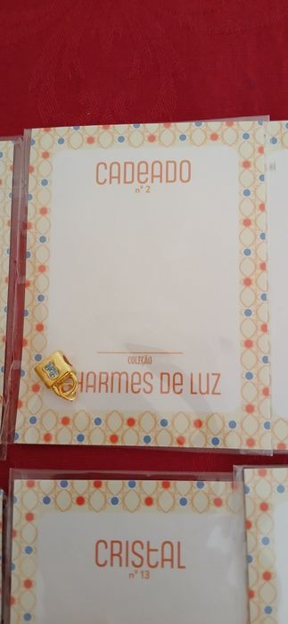 Medalhas Charmes de Luz, embaladas