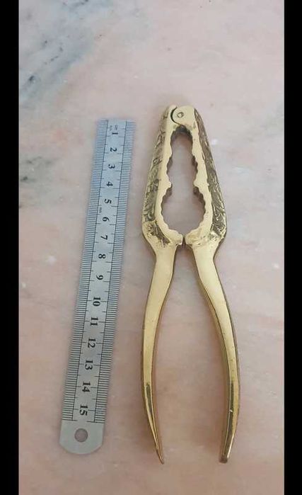 Antique-style nutcracker imitation.64737755810563124