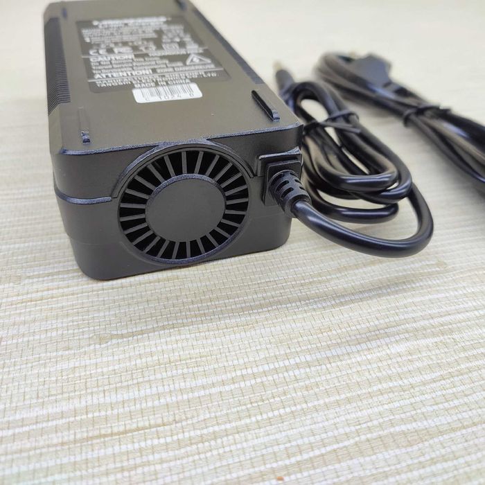 Зарядное устройство для LiFePO4 5S аккумуляторов 21В 5А