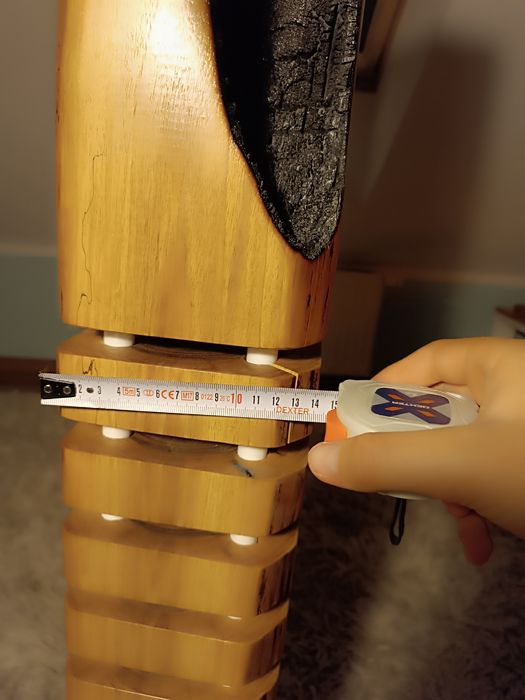Lampa dębowa z wypalonym środkiem