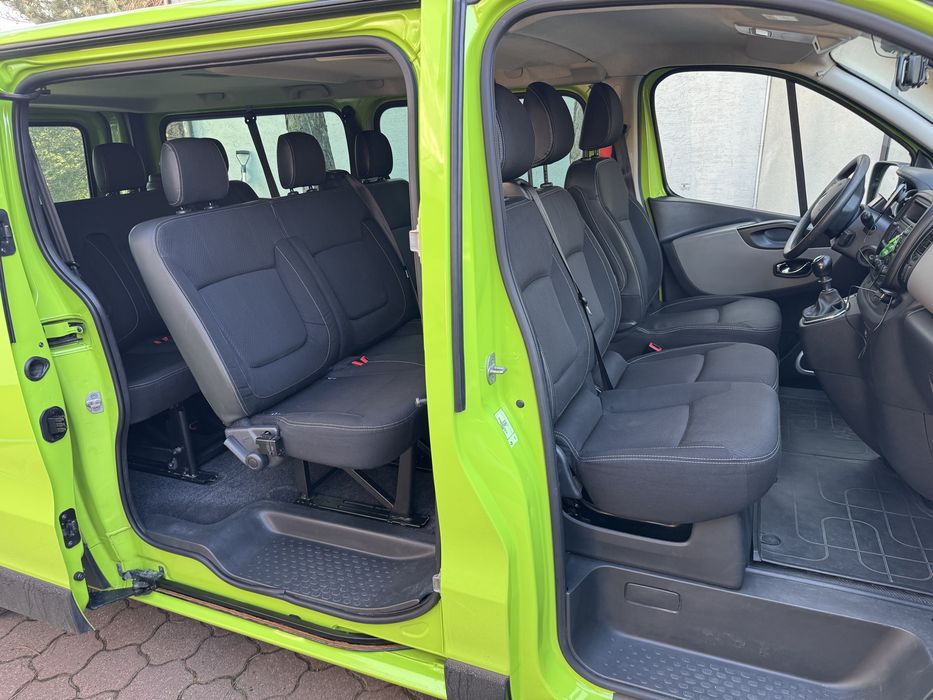 Przewóz osób, transfer na lotnisko 8os+kierowca Renault Trafic Long