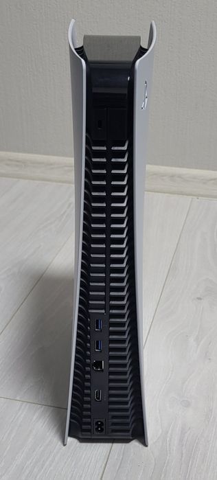 Ігрова консоль Playstation 5, остання ревізія, стан нової