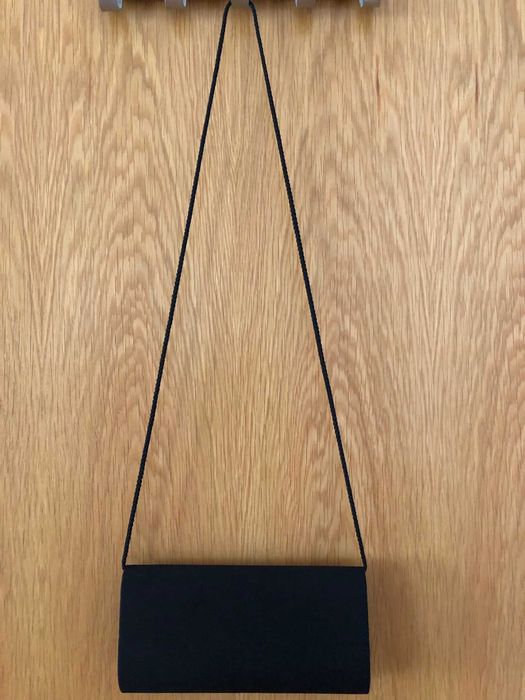 Pochete preta acetinada