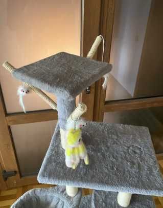 Будинок для кота з кігтеточкою