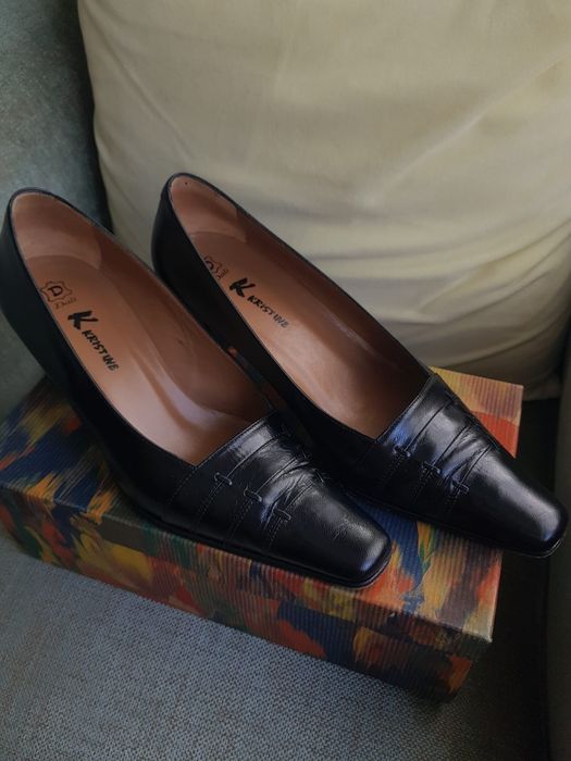 Sapatos de salto pretos