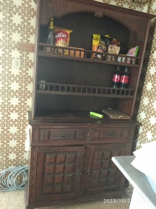 Bom preço, Louceiro antigo em madeira, trabalhada,