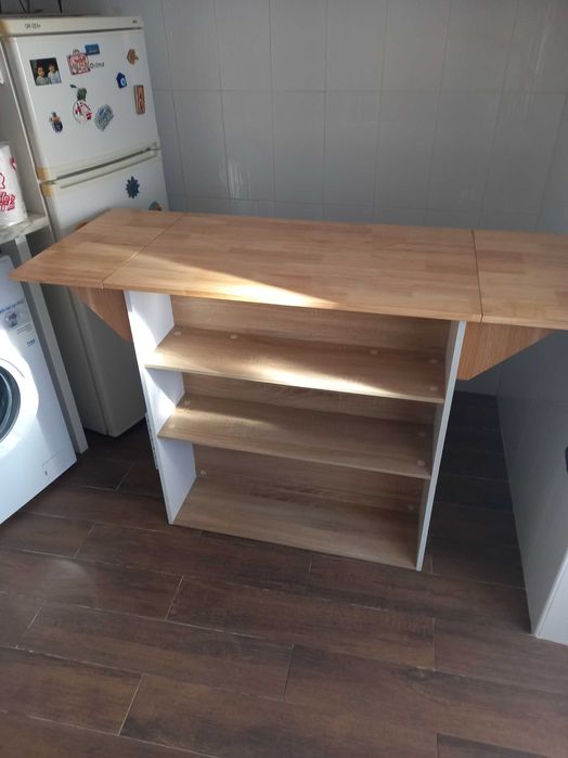 Ilha de cozinha + 2 bancos altos