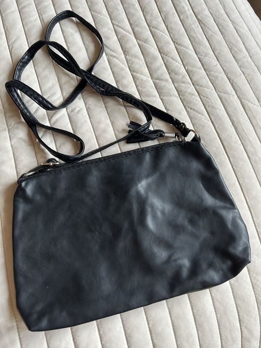 Mała torebka z paskiem