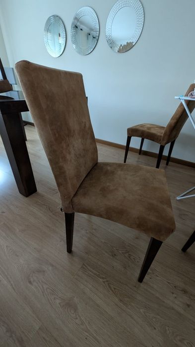 Mesa e cadeiras de jantar