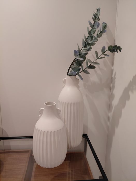 Conjunto de jarras de cerâmica