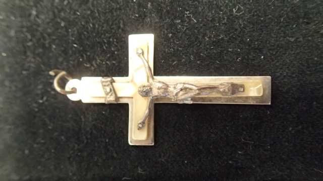 Crucifixos antigos em metal