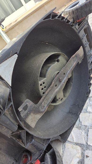 Máquina cortar relva Bosch