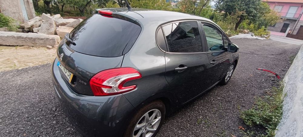 Peugeot 208 — foto 2
