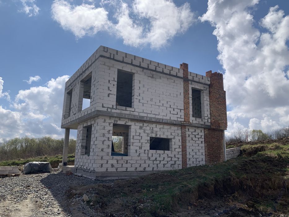 Двоповерховий будинок у с.Лісові Гринівці