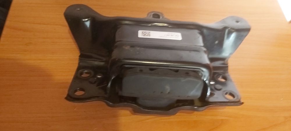 Оригінальна подушка КПП vw.passat b8
