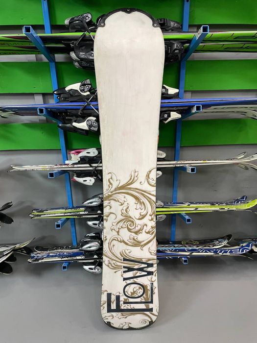 Сноуборд з кріпленням Flow