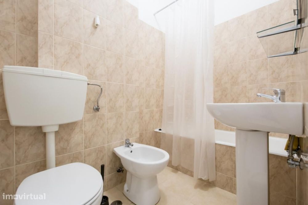 Quarto - localizado em Benfica Lisbon