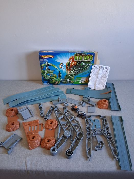 Hot wheels rev-ups skyway
