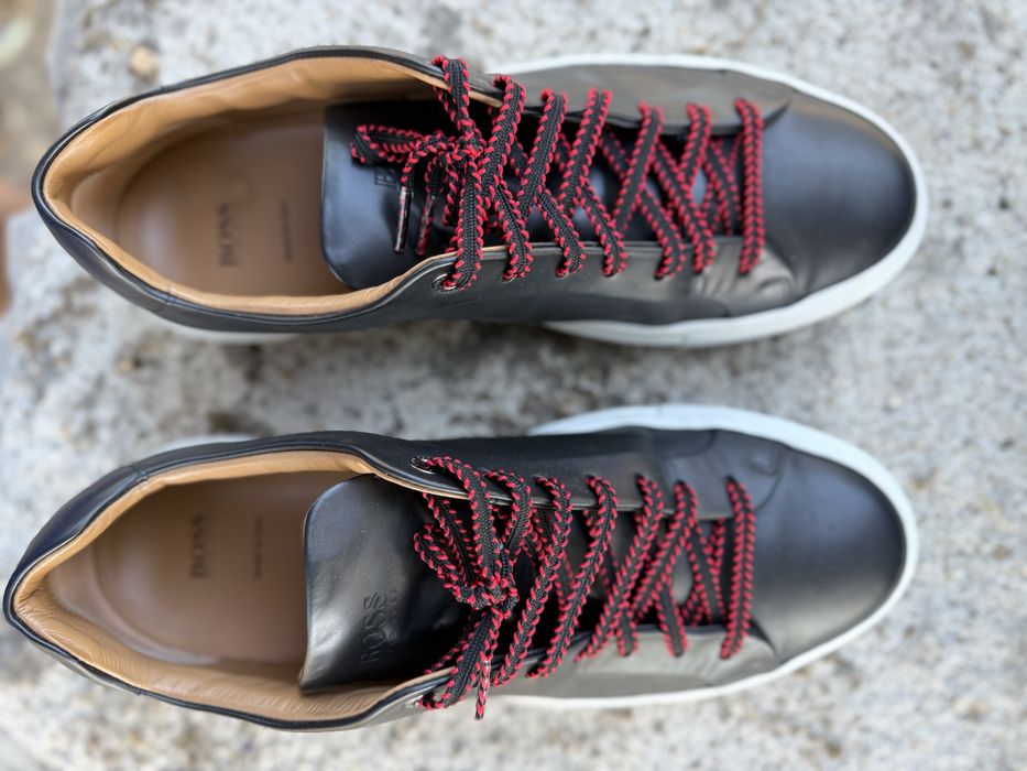 Tenis Boss em pele preta e sola branca (novos e em caixa)