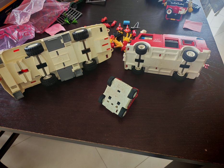Playmobil duży wóz strażacki+ mniejsze wozy + ludziki
