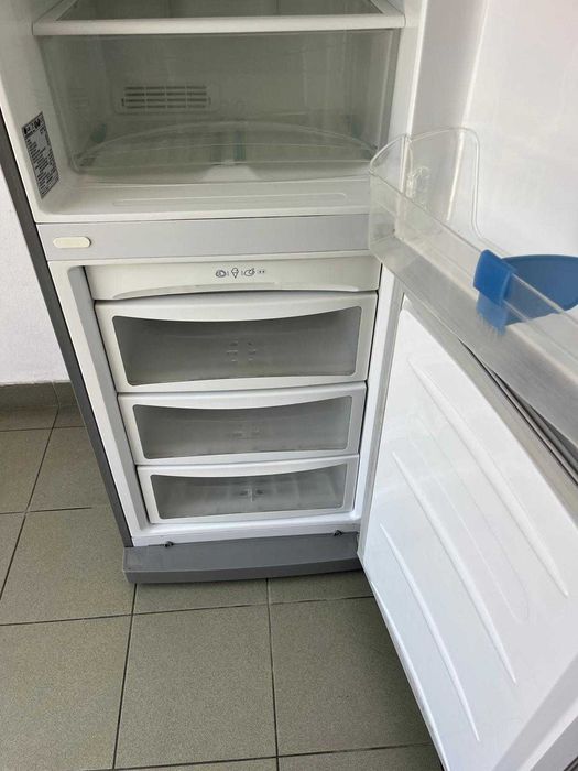 Frigorifico Combinado em excelente estado de conservação