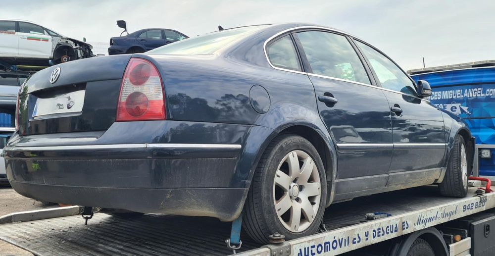 Farol Direito Volkswagen Passat Berlina 3B3