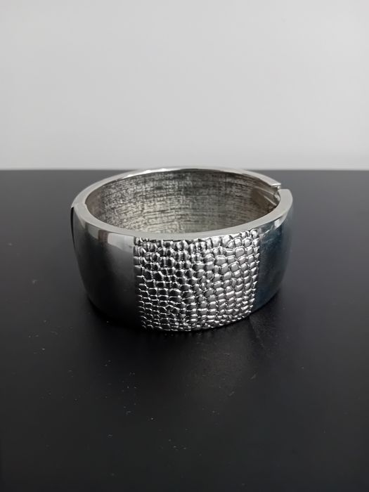 Pulseiras diversas com mola