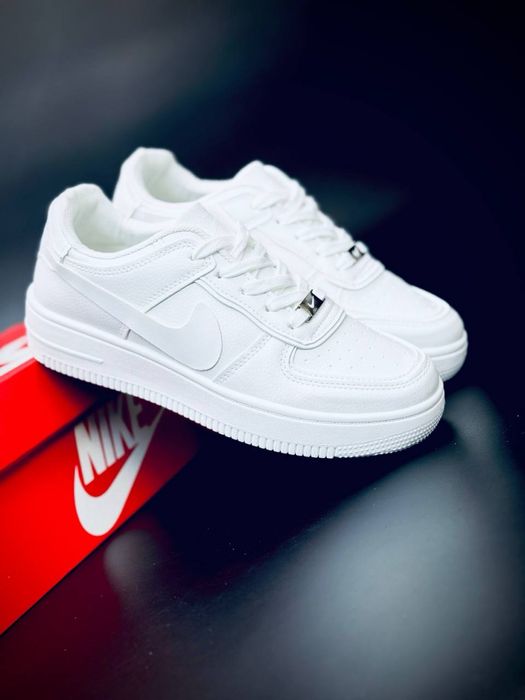 Белоснежные кеды Nike force женские кроссовки на каждый день кожаные