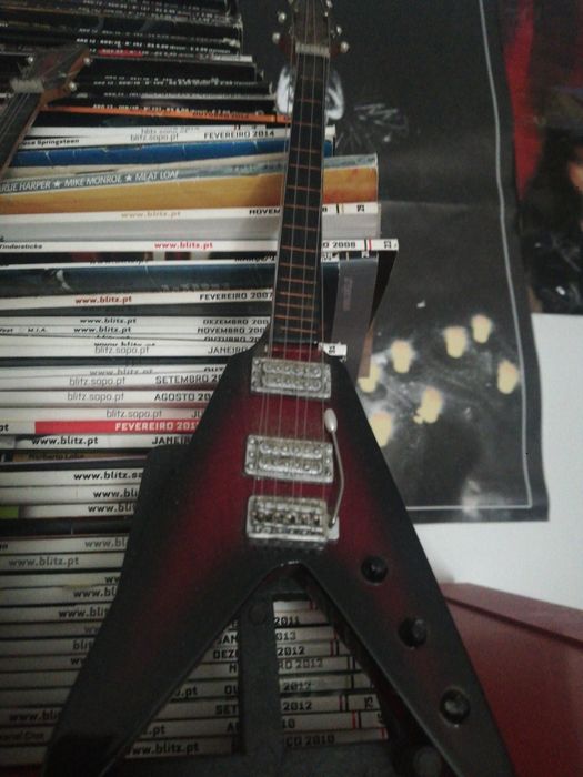Decorative Guitars429044410750740483