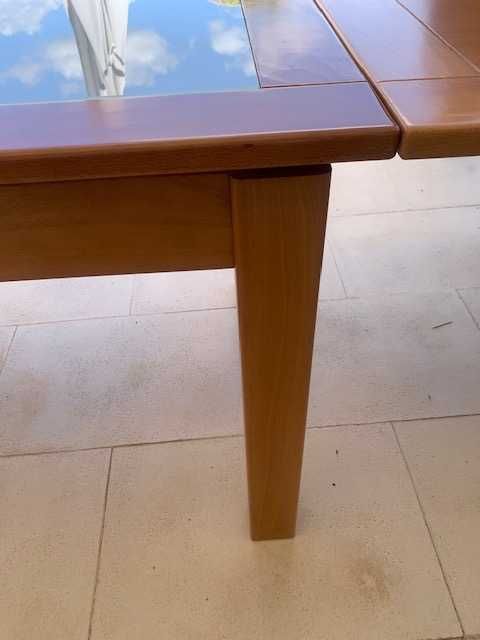 Mesa extensível de madeira e vidro de cozinha ou sala