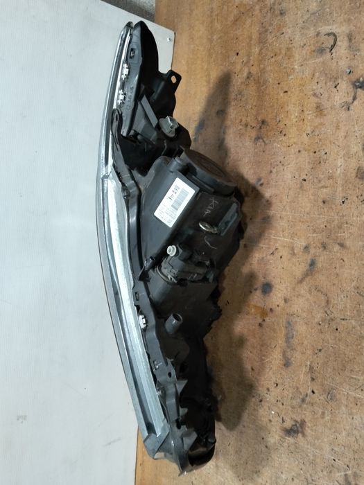 Farol Toyota Auris ótica original 2015