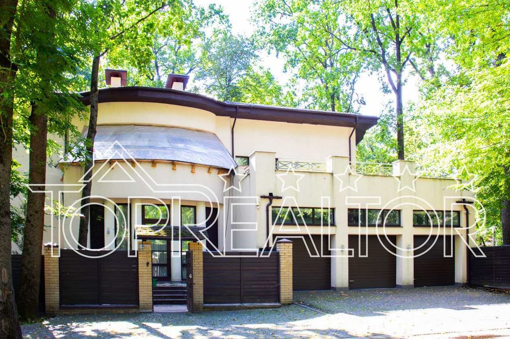 Елітний будинок у к.м. Park House з 13-метровим басейном