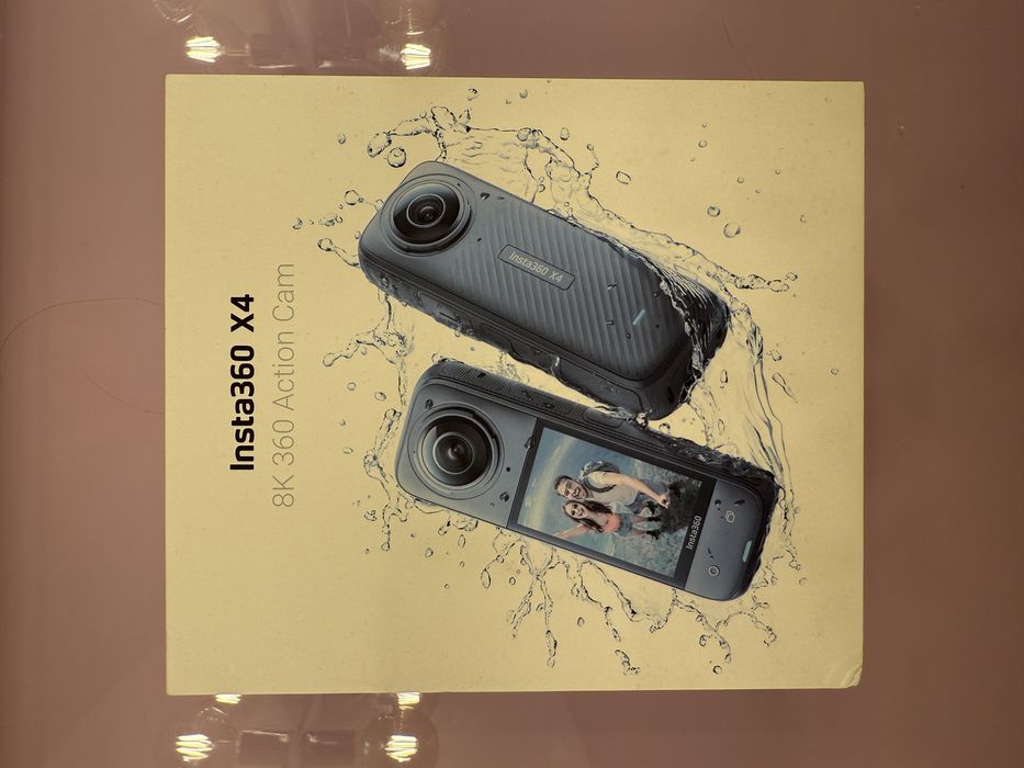Insta 360 X4 стандартний комплект.