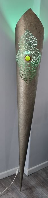 Candeeiro de canto ornamental