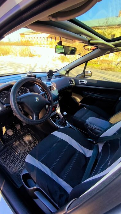 Автомобіль Peugeot