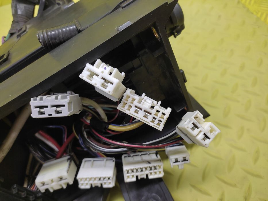 lexus rx300 3.0 v6 skrzynka bezpieczników