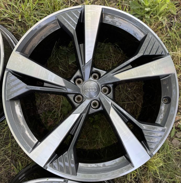 Nowe Oryginalne Felgi Audi RS Q8 SQ8 Q8 R21 5x112 10.5J ET25 4KE601025H