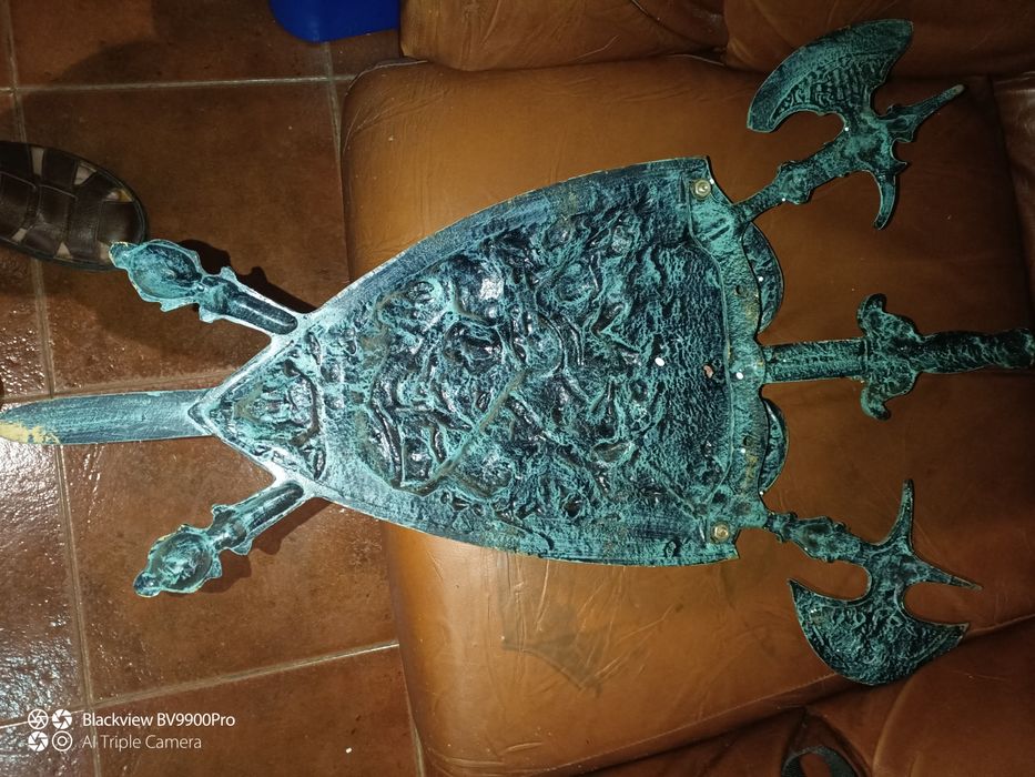 Maravilhosa demais peça linda robusta em latão