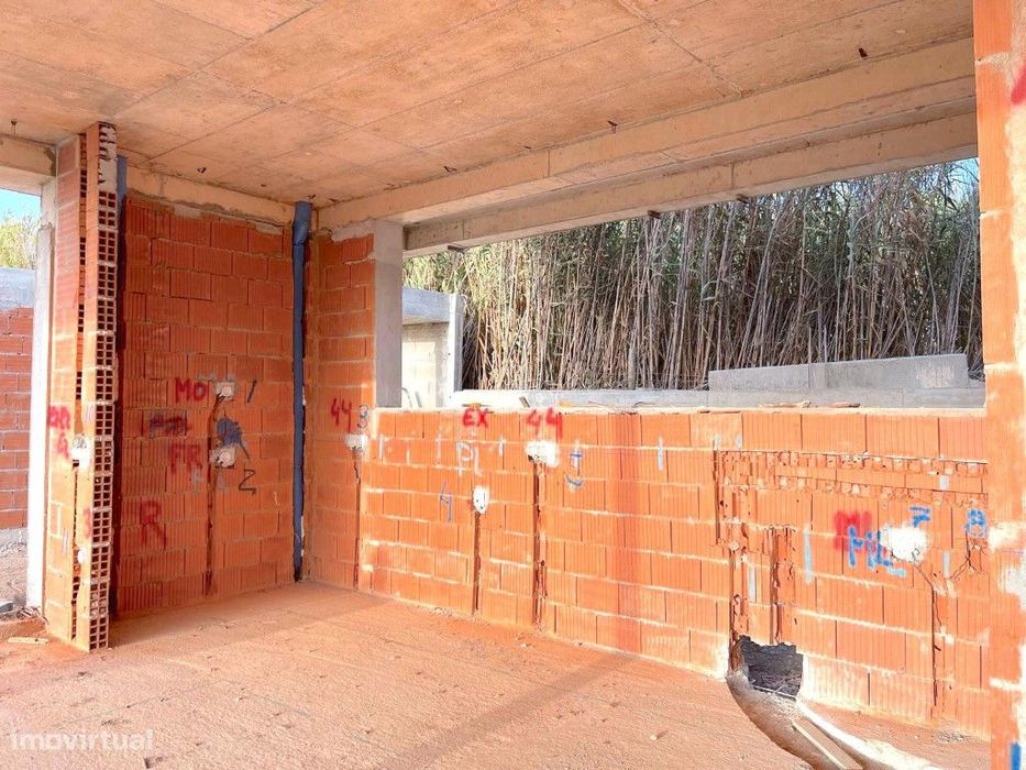Moradia contemporânea T4 com piscina e vista mar, a 4 minutos da pr...