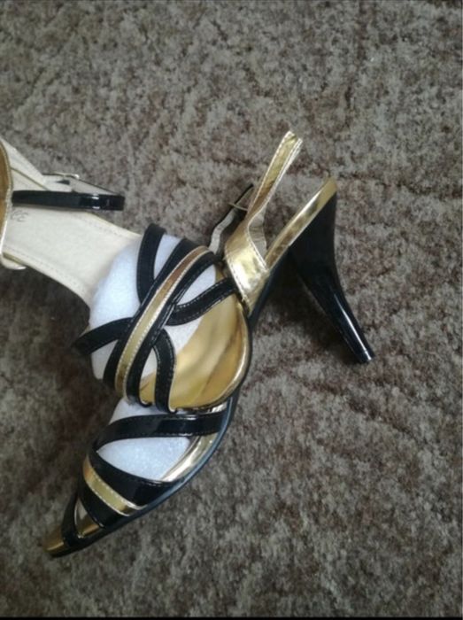 Buty na obcasie damskie