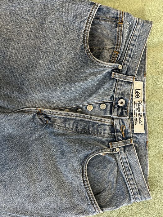 Джинси Lee Union Made світло-блакитного кольору.