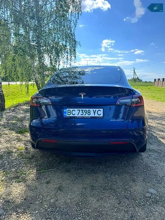Tesla Model Y Long Range Dual Motor AWD • 2021